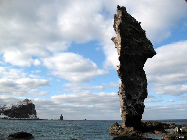 雪景色 北海道　積丹半島（しゃこたんはんとう） 神威岬（かむいみさき） 「水無の立岩」と「神威岩」